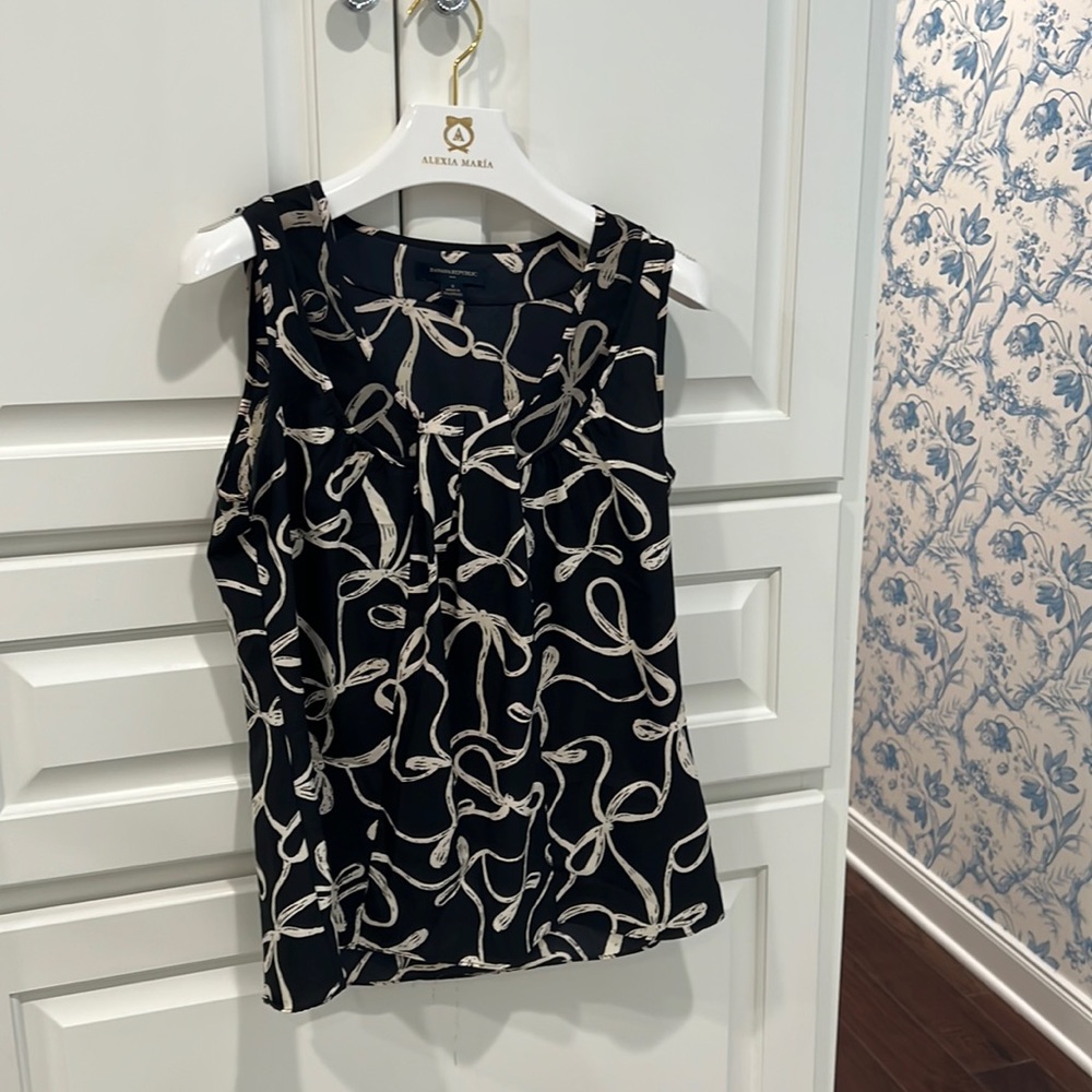 BANANA REPUBLIC BOW PRINT TOP
